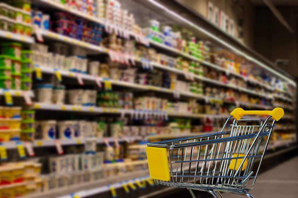 Einkaufswagen in einem Supermarkt